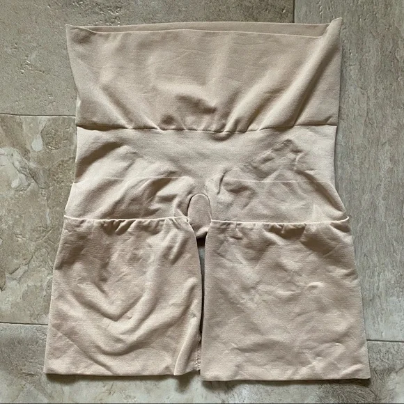 Assets by Spanx/Maidenform Shapewear Bundle - Picture 3 of 14